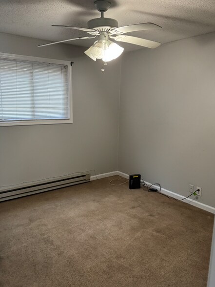 Building Photo - 261 White Bridge Pike