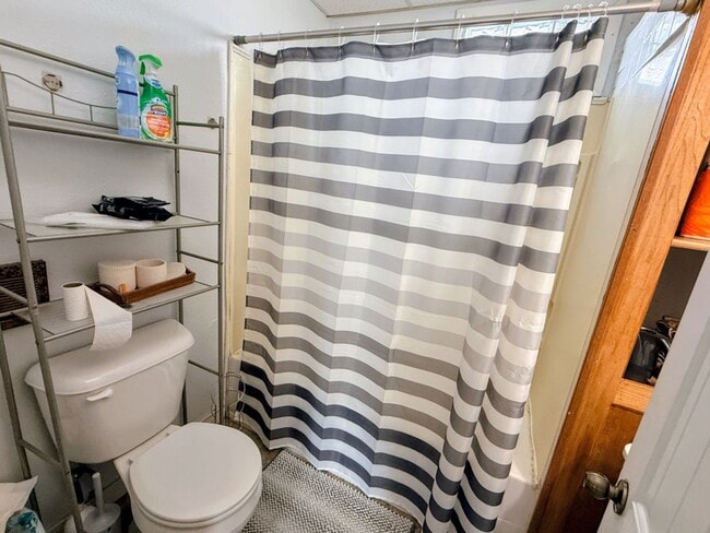 Building Photo - A Sweet Spot in La Crosse – 2 Bedrooms Await