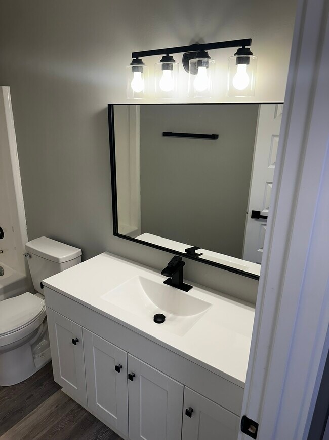 Building Photo - 2506 Halls Hill Pike