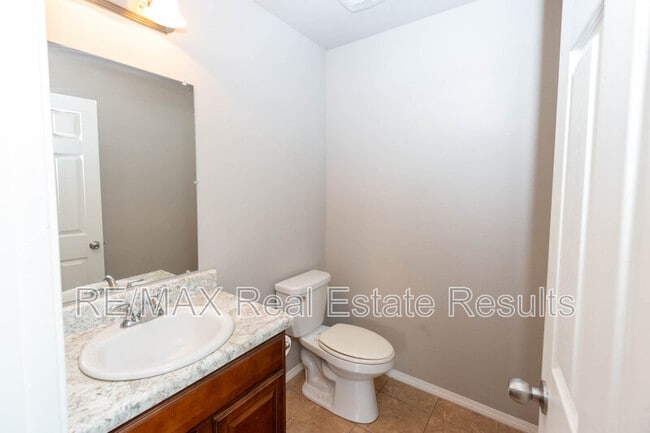 Building Photo - 5411 SW Cherry Creek Rd