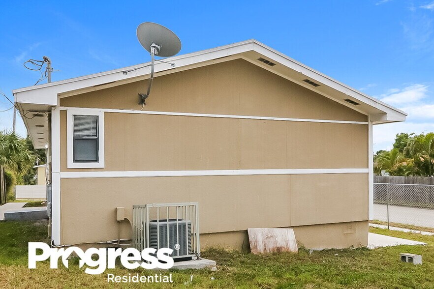 Building Photo - 1496 W 31st St