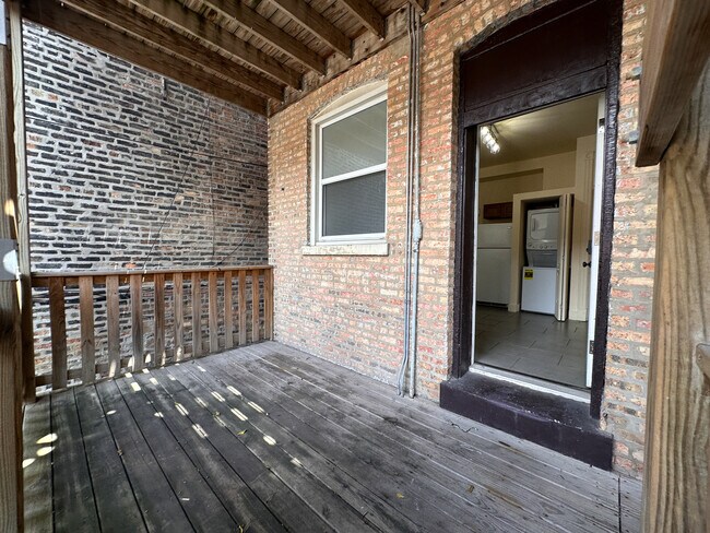 Building Photo - 2126 N Sheffield Ave