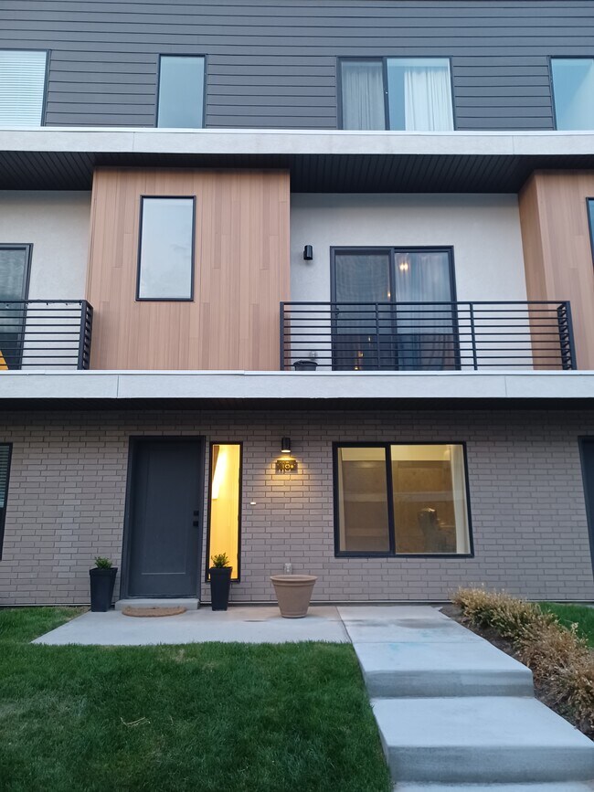 Building Photo - 487 W 620 N