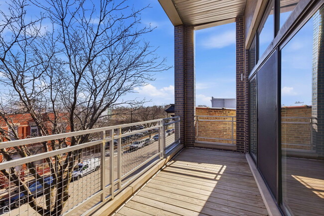 Building Photo - 1042 S Oakley Blvd