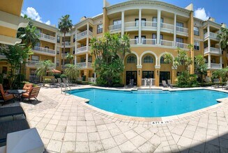 Building Photo - $600 Deposit* 2bed 2bath Downtown Orlando ...