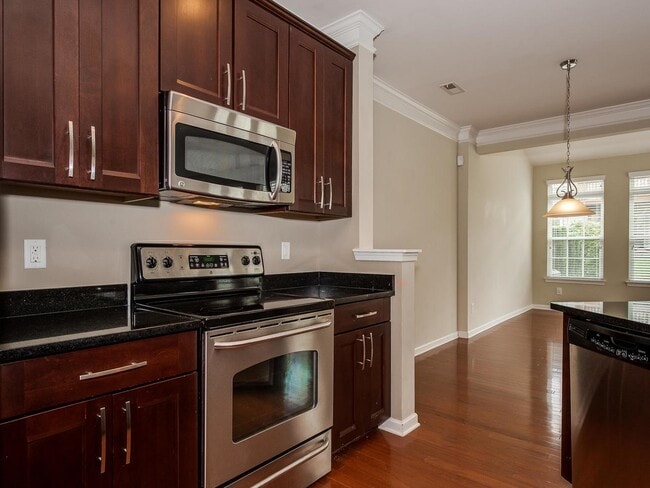 Building Photo - Great location off Archdale!