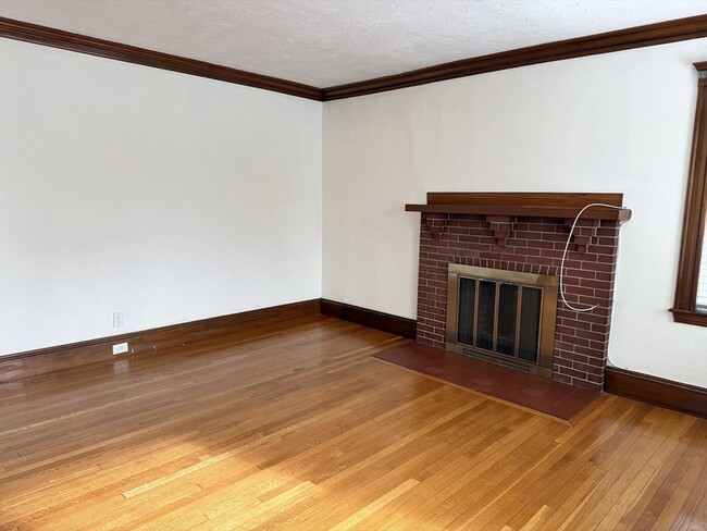 Building Photo - 234 Brook Rd