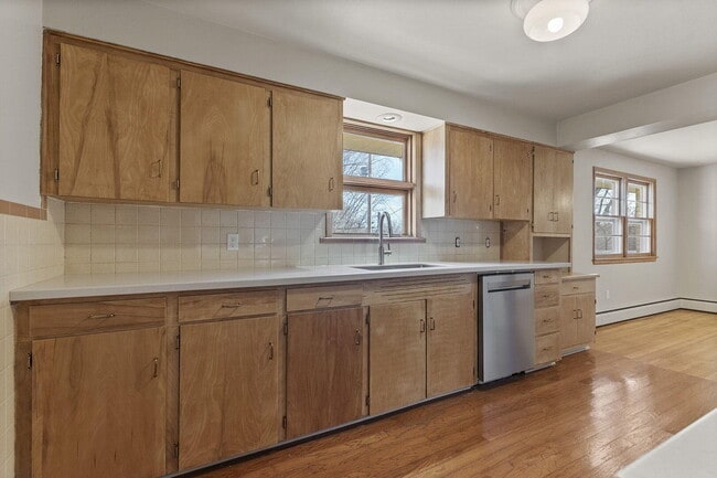 Building Photo - 340 Crown Point