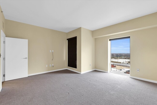 Building Photo - 3,400 SQFT CONDO IN DOWNTOWN CHAMPAIGN W/ ...