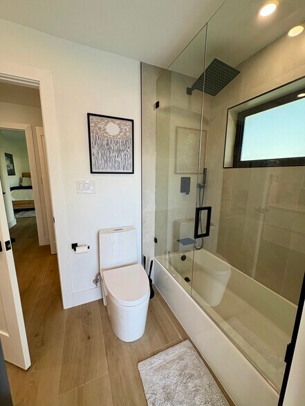 Building Photo - 4440 NE 26th Ave