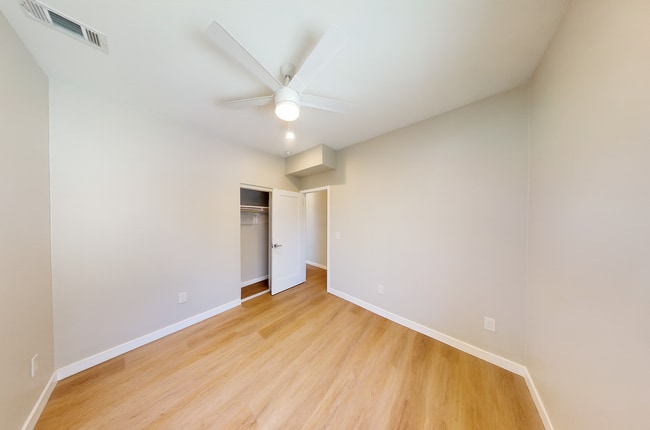 Building Photo - TV FURNISHED!! 4BD/2BA Private Yard and Off Street Parking!