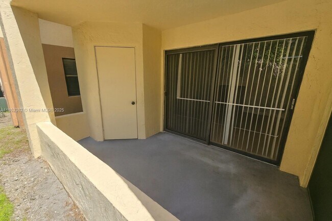 Building Photo - 9999 Summerbreeze Dr