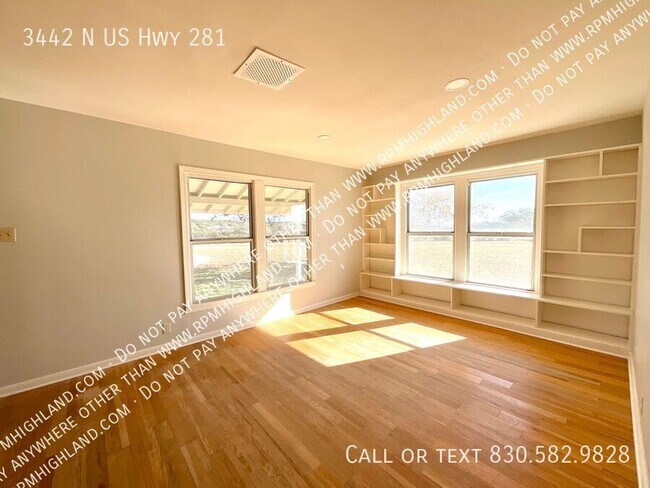 Building Photo - 3442 N U.S. Hwy 281