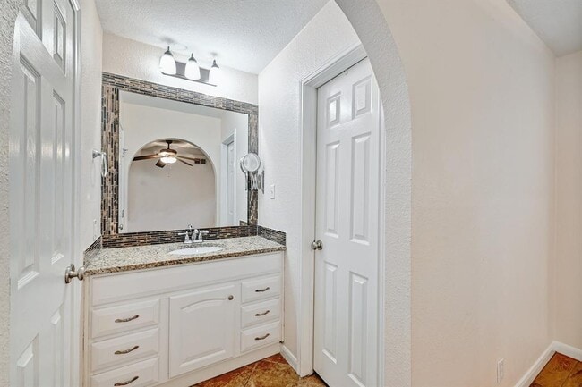 Building Photo - 9403 Longvale Dr