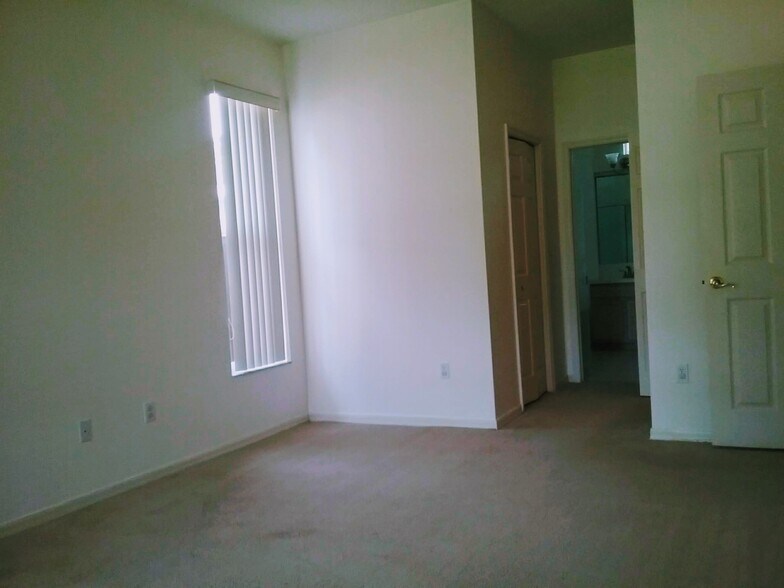 Building Photo - 5817 Laguna Woods CT
