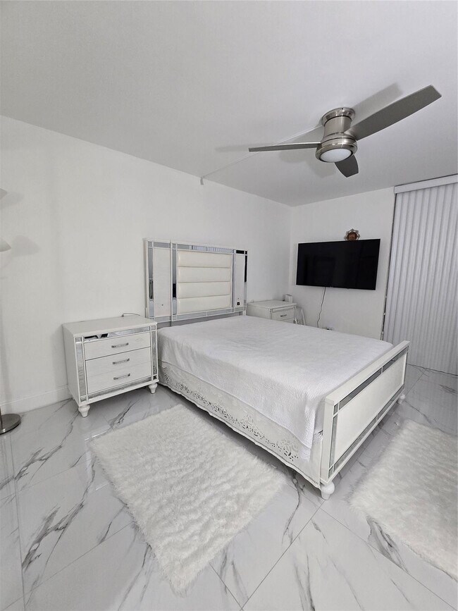 Building Photo - 3400 Blue Lake Dr