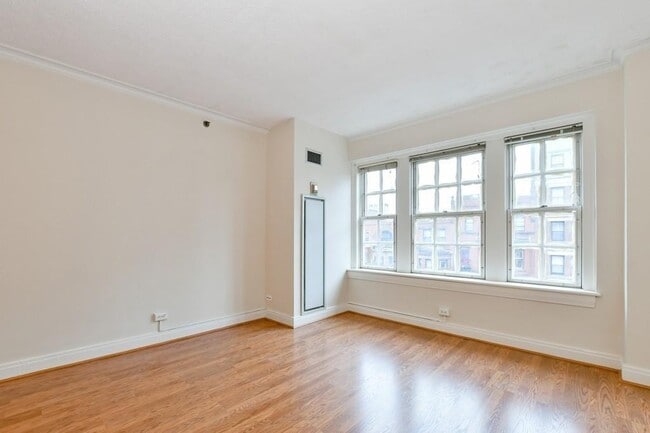 Building Photo - 534 Beacon St