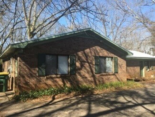 Primary Photo - 2 bed 1 bath duplex on Barber St.