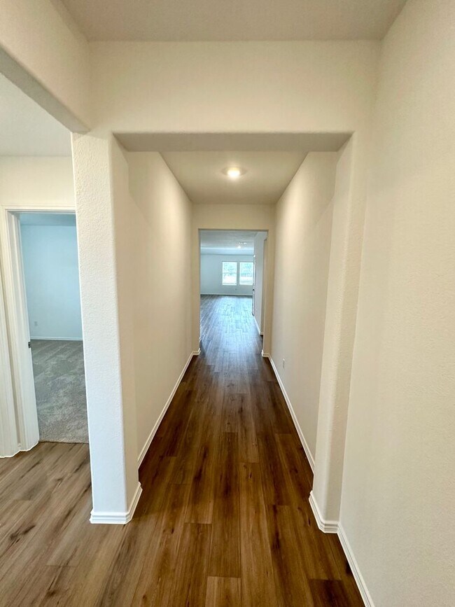 Building Photo - Beautiful Recently New Build Home in West ...