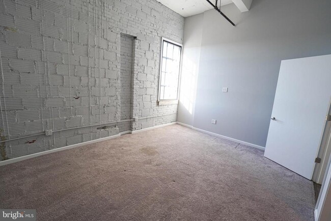 Building Photo - 218 W Main St