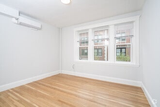 Building Photo - 18 Forest St