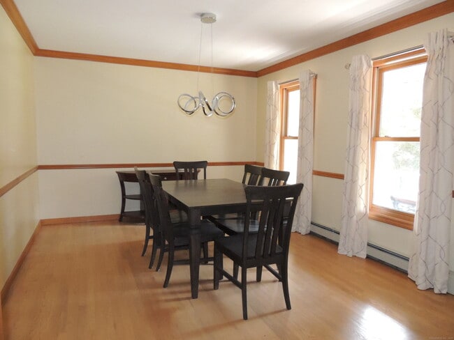 Building Photo - 12 Cardinal Ln