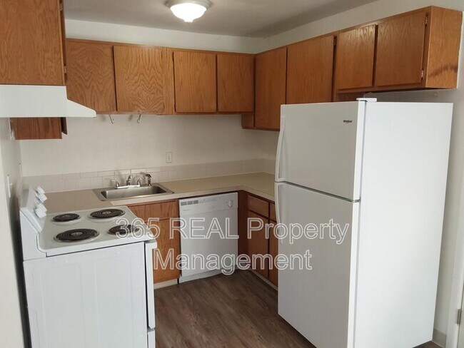 Building Photo - 717 39th St