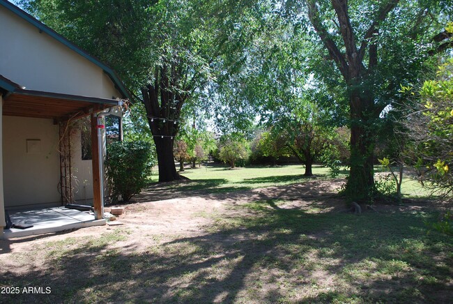 Building Photo - 1420 E Branham Ln