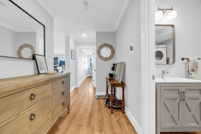 Building Photo - 1721 Centre St