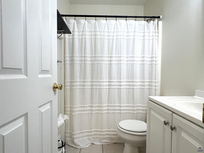 Building Photo - 134 Stone Brooke Dr