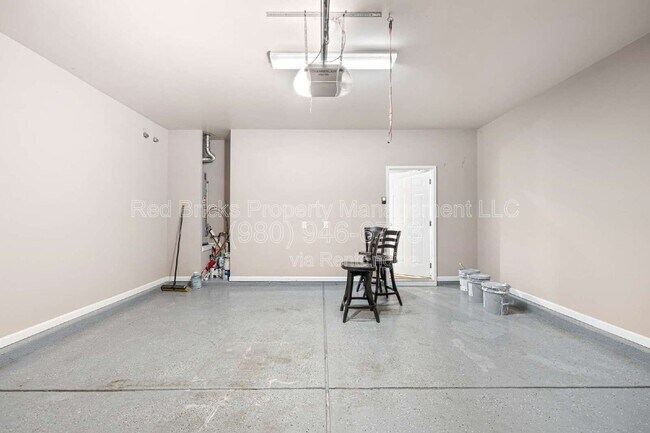 Building Photo - 15426 Canmore Street