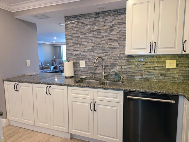 Building Photo - 1 Key Capri