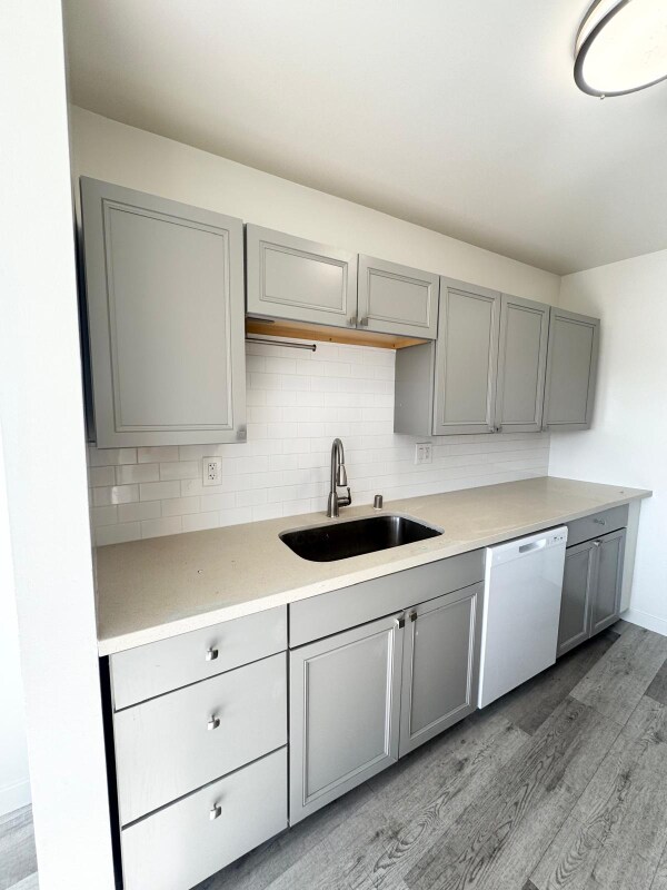 Building Photo - 1551 S Sherbourne Dr