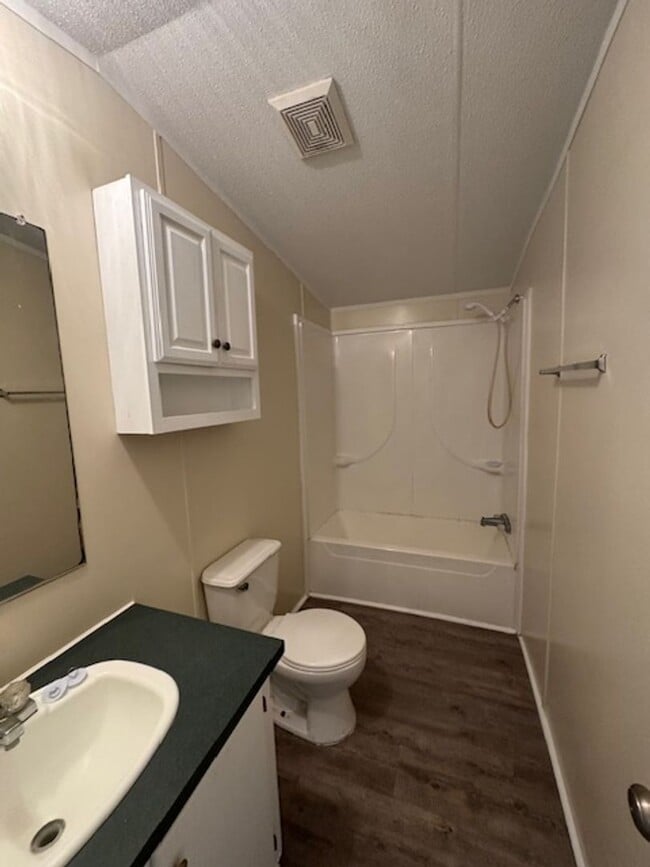 Building Photo - Gordon Road