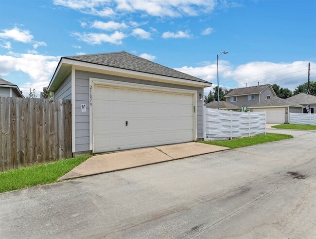 Building Photo - 21879 Mossy Field Ln