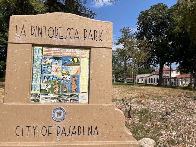 Building Photo - 1385 N Marengo Ave