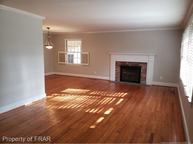 Building Photo - 311 Westview Dr