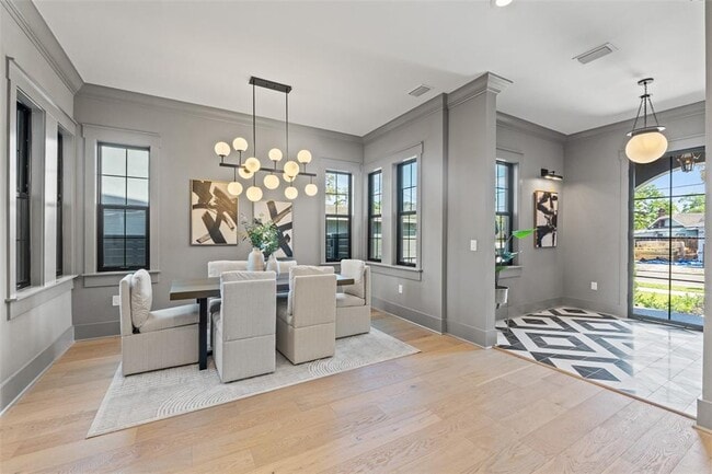 Building Photo - 807 W Park Ave