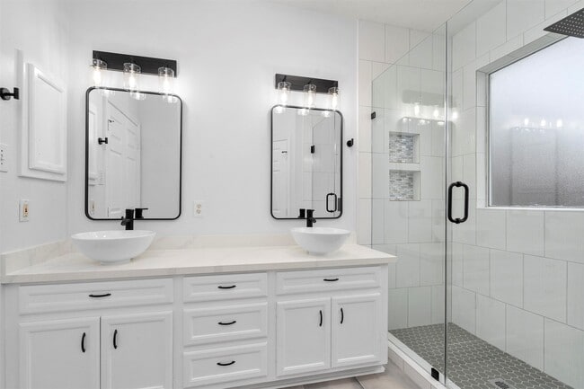 Building Photo - 2227 Oakwell Ln