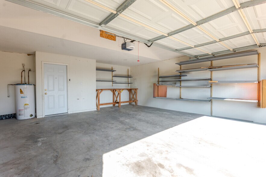 Building Photo - 504 Hilltop Dr