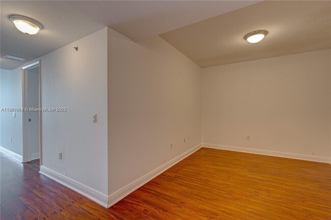 Building Photo - 2641 N Flamingo Rd