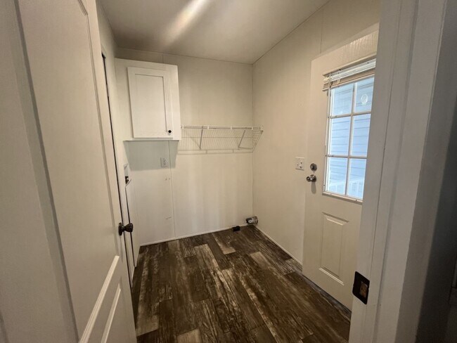 Building Photo - 261 Mongoose Ln