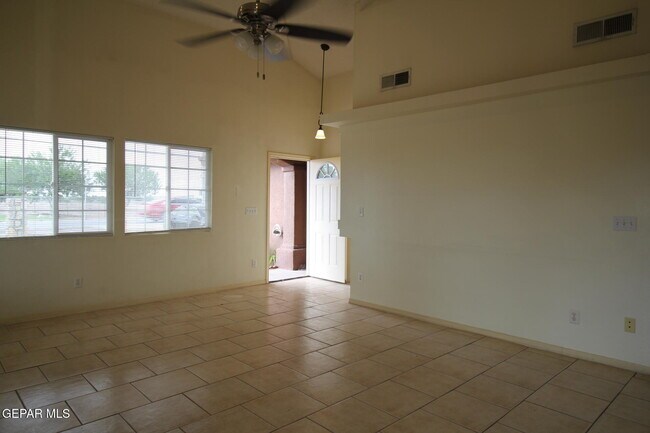 Building Photo - 456 Passmore Rd