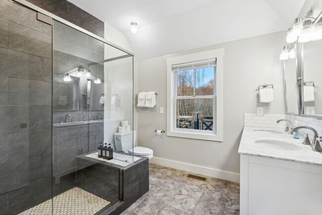 Building Photo - 140 Mystic Ridge Dr