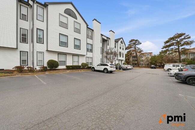 Building Photo - Immaculate 2 Bedroom 2 Bath Condo- Shore Drive