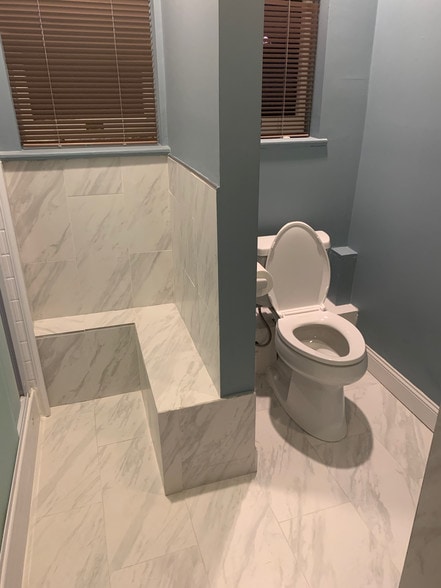 Shower/Toilet Areas - 4124 W Pine Blvd