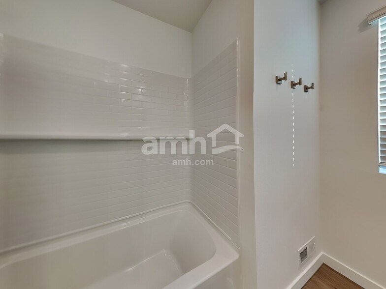 Building Photo - 5118 Turnstone St SE