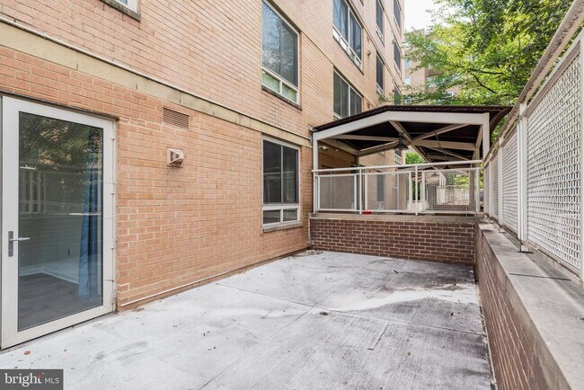 Building Photo - 355 I St SW