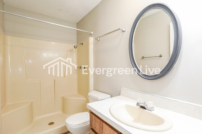 Building Photo - 7807 Knoll Dr N