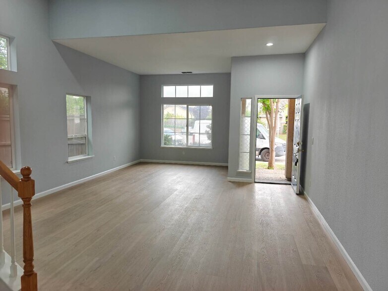 Building Photo - 9650 Mindoka Way